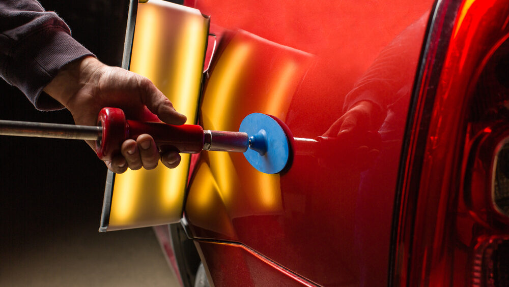 سمكرة بتقنية ال pdr في ورشة اليخت بالخبر